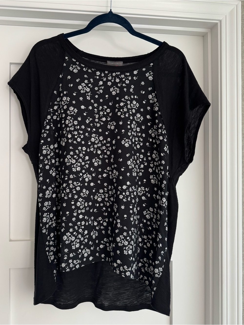 Vince Camuto Black Floral T, size XL